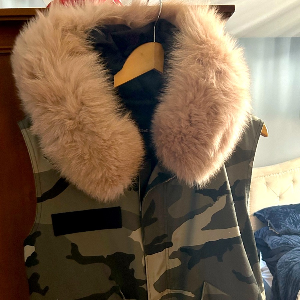 Camo long vest with draw sharing, snaps and real pink fur. NWT